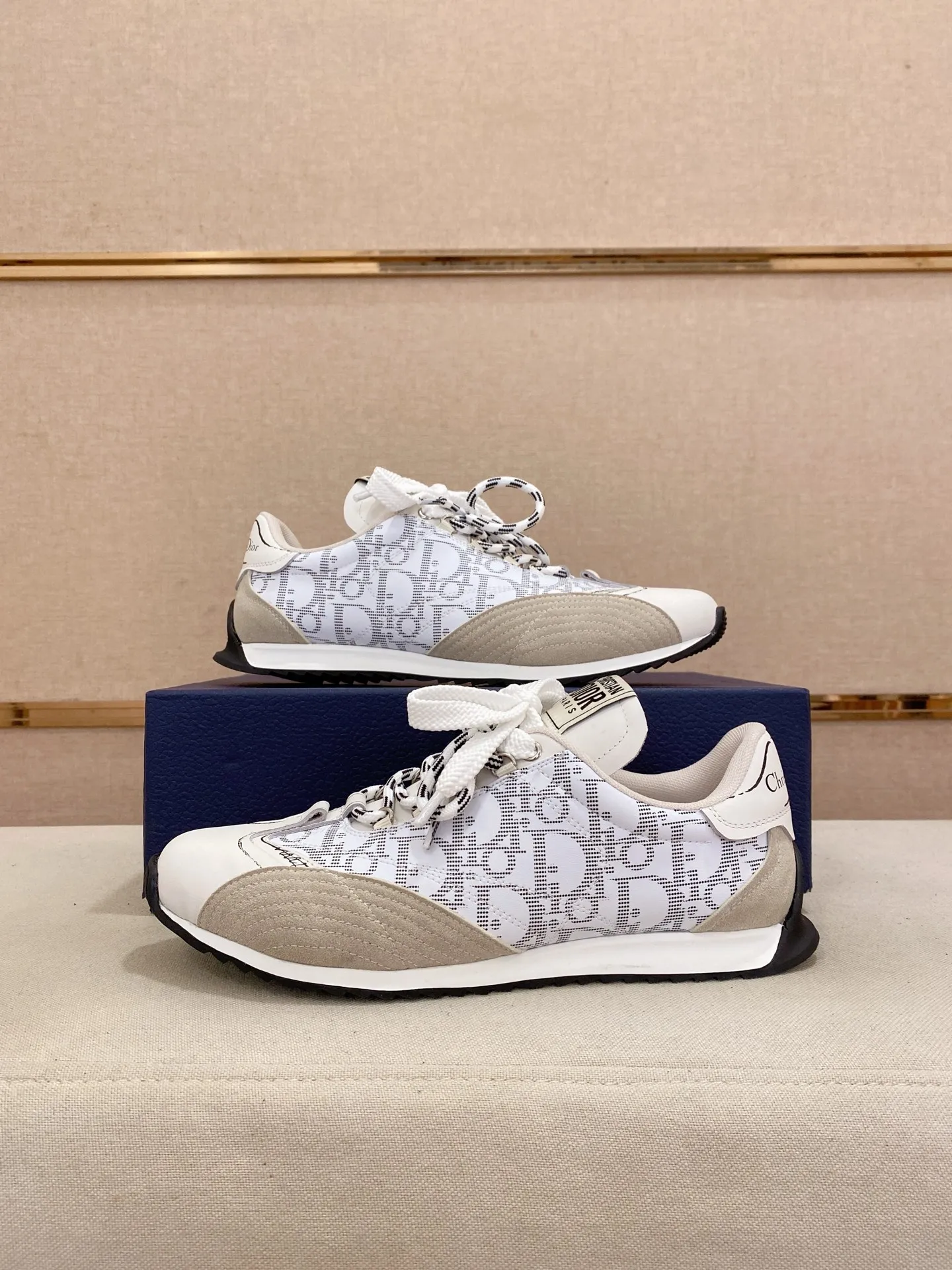 Men's shoes💰: 500💰Couple style💏 [Dior·Dior] New casual sports style men's shoes, new spring and summer design, perfect workmanship, lace-up lazy style to create wardrobe quality, upper: imported first-layer cowhide, mesh breathable lining soft and comfortable, ultra-light TPU wear-resistant outsole, simple, versatile fashion men's shoes, excellent color code number 35--44. (45,46 customized items are not returnable or exchangeable)